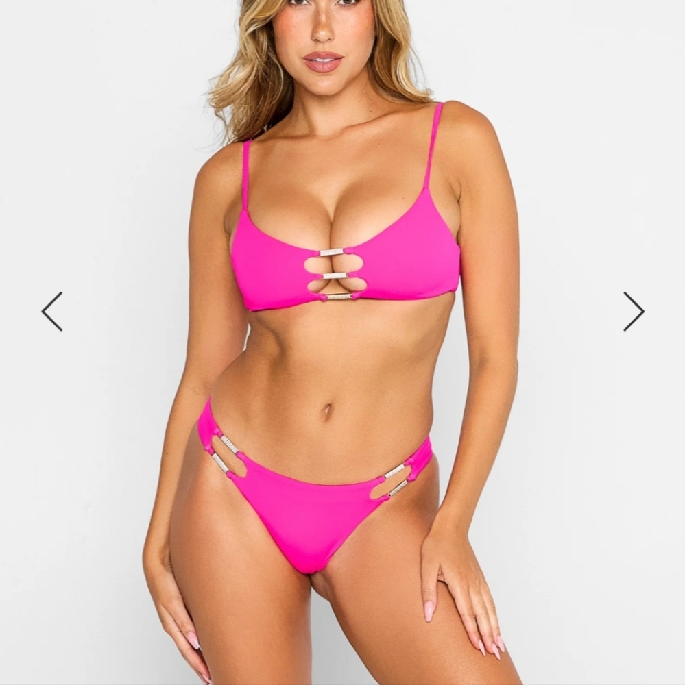 Beach Bunny Evie bikini, influencer pink, NWT, DDD/M